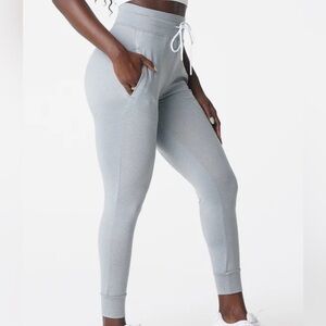 NVGTN silver mist joggers grey women’s medium EUC